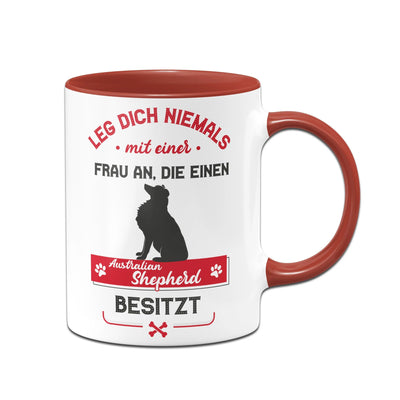 Bild: Tasse - Leg dich niemals mit einer Frau an, die einen Australian Shepherd besitzt Geschenkidee