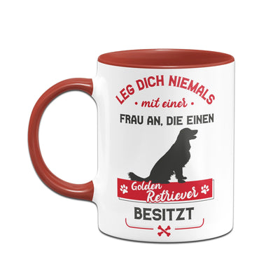 Bild: Tasse - Leg dich niemals mit einer Frau an, die einen Golden Retriever besitzt Geschenkidee