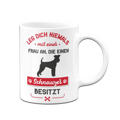 Bild: Tasse - Leg dich niemals mit einer Frau an, die einen Schnauzer besitzt Geschenkidee