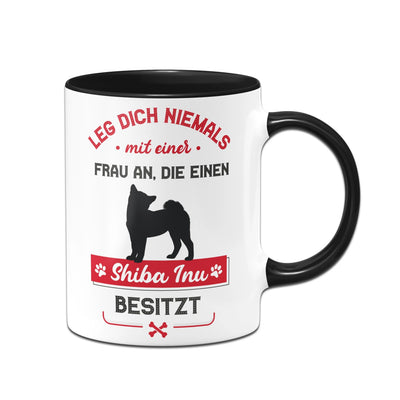 Bild: Tasse - Leg dich niemals mit einer Frau an, die einen Shiba Inu besitzt Geschenkidee
