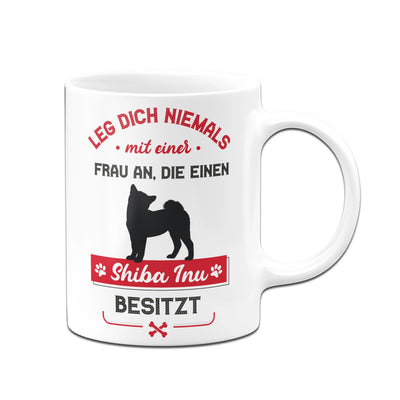Bild: Tasse - Leg dich niemals mit einer Frau an, die einen Shiba Inu besitzt Geschenkidee