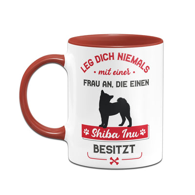 Bild: Tasse - Leg dich niemals mit einer Frau an, die einen Shiba Inu besitzt Geschenkidee