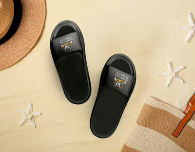 Bild: Badeschuhe - Mal knackt es hier, mal knackt es da - Zahl - knackige Jahre (runder Geburtstag) Geschenkidee