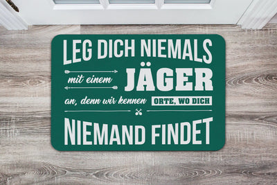 Bild: Fußmatte - Leg Dich niemals mit einem Jäger an, denn wir kennen Orte, wo dich niemand findet Geschenkidee