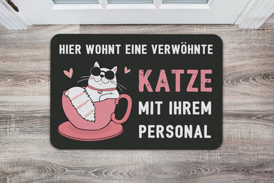 Bild: Fußmatte - Hier wohnt eine verwöhnte Katze mit Ihrem Personal Geschenkidee
