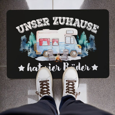 Fußmatte - Unser Zuhause hat vier Räder (Wohnmobil)