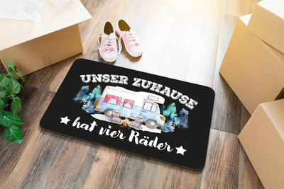 Fußmatte - Unser Zuhause hat vier Räder (Wohnmobil)