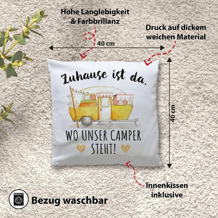 Kissen „Zuhause ist wo unser Camper steht“ – Geschenk für Camping-Fans – Tassenbrennerei