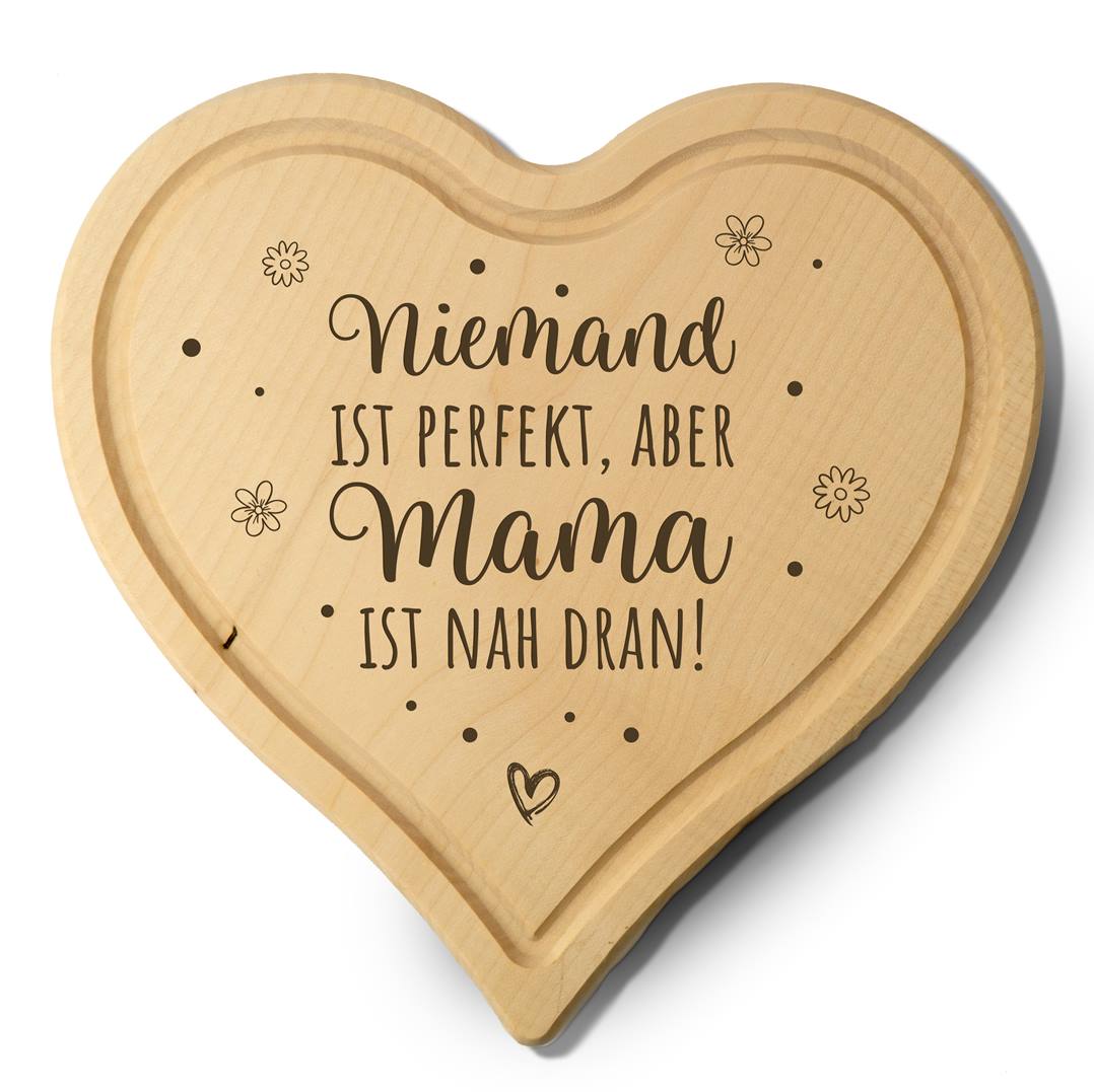 Schneidebrett - Niemand ist perfekt, aber Mama ist nah dran! - Herzform