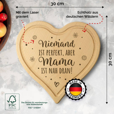 Schneidebrett - Niemand ist perfekt, aber Mama ist nah dran! - Herzform