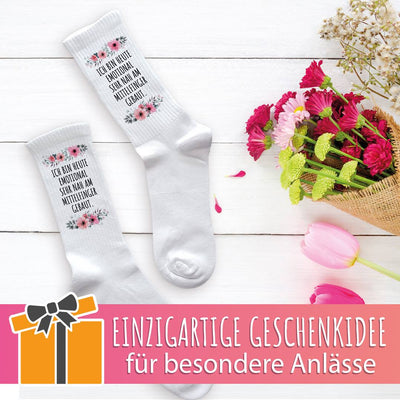 Socken - Ich bin heute emotional sehr nah am Mittelfinger gebaut. - blumig