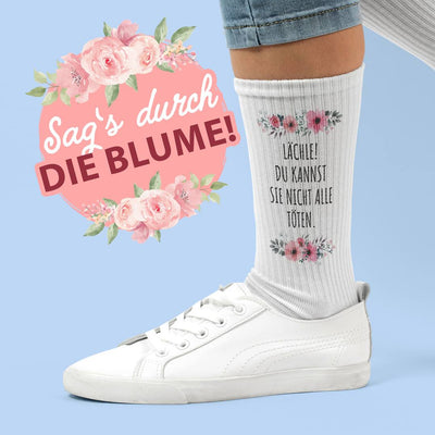 Socken - Lächle! Du kannst sie nicht alle töten. - blumig
