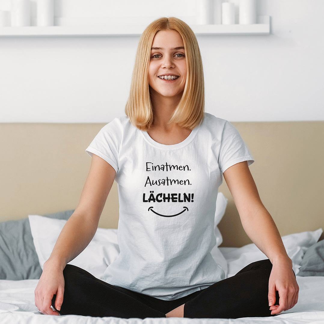 T-Shirt Damen - Einatmen. Ausatmen. Lächeln!
