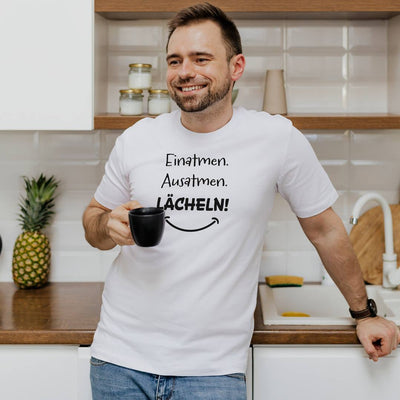 T-Shirt Herren - Einatmen. Ausatmen. Lächeln!