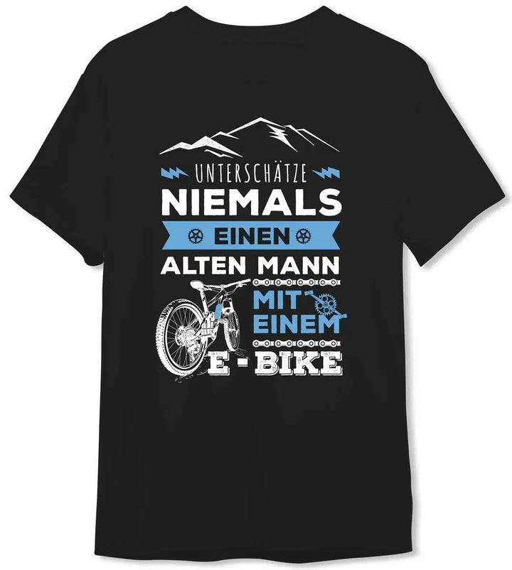 auf alten fahrrädern lernt man fahren Herren T-Shirt mit Spruch - Unterschätze niemals einen alten Mann mit einem E-Bike