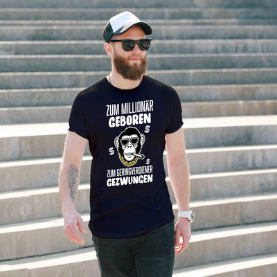 T-Shirt Herren - Zum Millionär geboren, zum Geringverdiener gezwungen