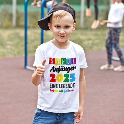 T-Shirt Kinder - Schulanfänger 2025 Eine Legende betritt das Gelände!