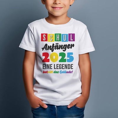 T-Shirt Kinder - Schulanfänger 2025 Eine Legende betritt das Gelände!