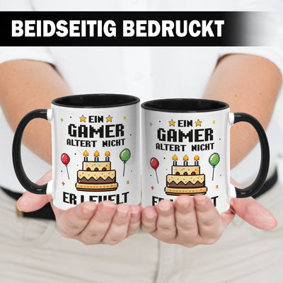 Tasse - Ein Gamer altert nicht er levelt (Pixel Style)