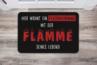 Bild: Fußmatte - Hier wohnt ein Feuerwehrmann mit der Flamme seines Lebens Geschenkidee