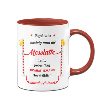 Bild: Tasse - Egal wie niedrig man die Messlatte legt, jeden Tag kommt jemand, der fröhlich untendurch tanzt. Geschenkidee