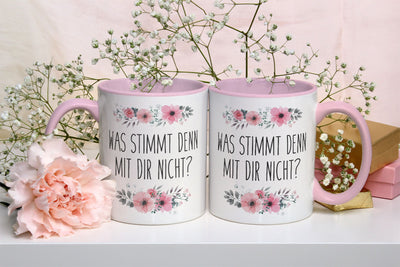 Bild: Tasse - Was stimmt denn mit Dir nicht? - blumig Geschenkidee