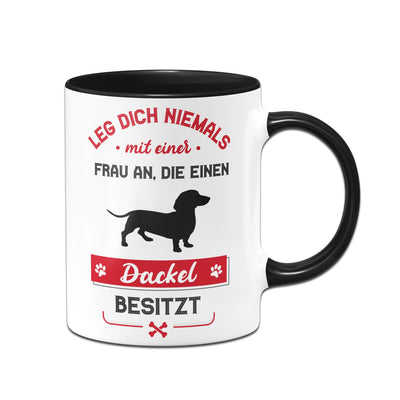 Bild: Tasse - Leg dich niemals mit einer Frau an, die einen Dackel besitzt Geschenkidee