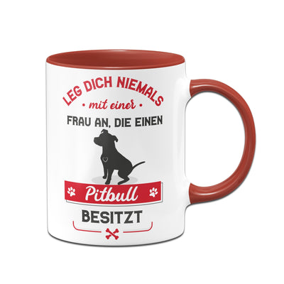 Bild: Tasse - Leg dich niemals mit einer Frau an, die einen Pitbull besitzt Geschenkidee