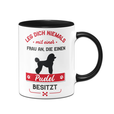 Bild: Tasse - Leg dich niemals mit einer Frau an, die einen Pudel besitzt Geschenkidee