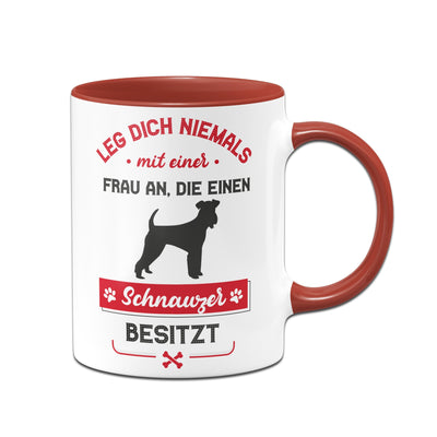 Bild: Tasse - Leg dich niemals mit einer Frau an, die einen Schnauzer besitzt Geschenkidee