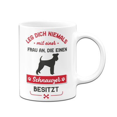 Bild: Tasse - Leg dich niemals mit einer Frau an, die einen Schnauzer besitzt Geschenkidee