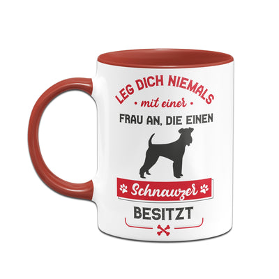 Bild: Tasse - Leg dich niemals mit einer Frau an, die einen Schnauzer besitzt Geschenkidee