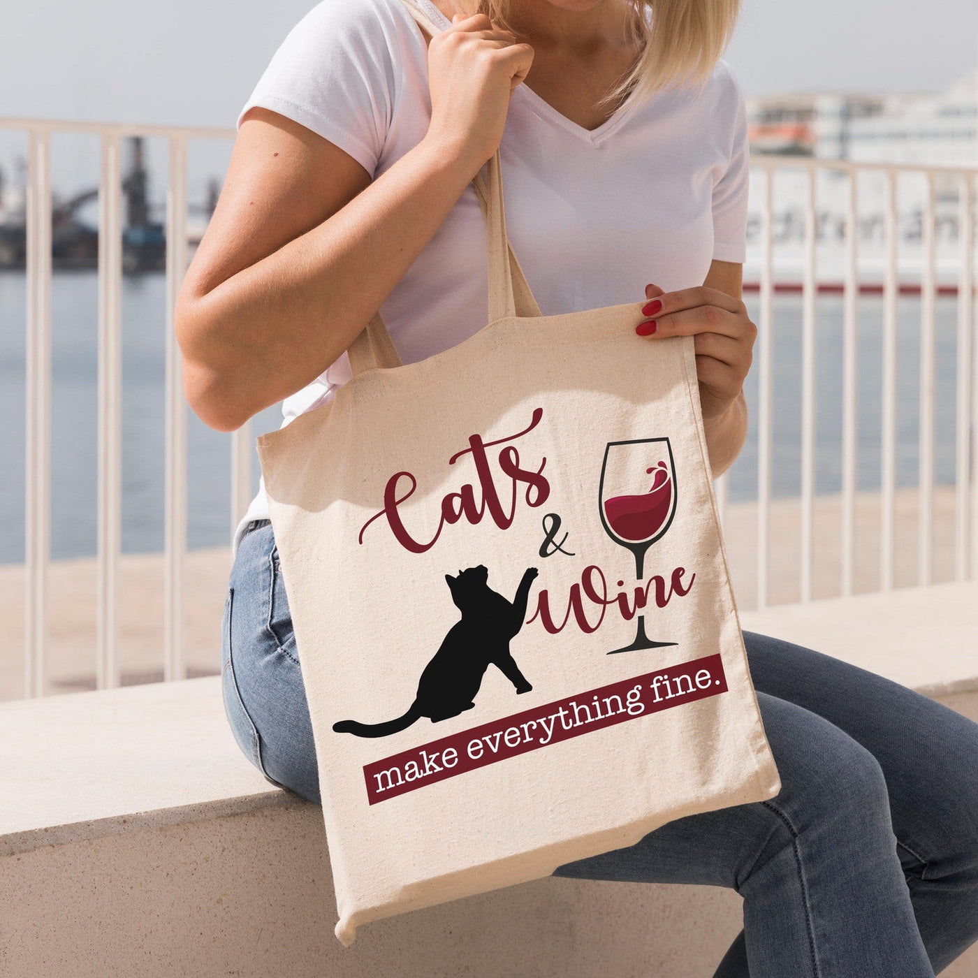 Bild: Baumwolltasche - Cats and wine make everything fine. Geschenkidee