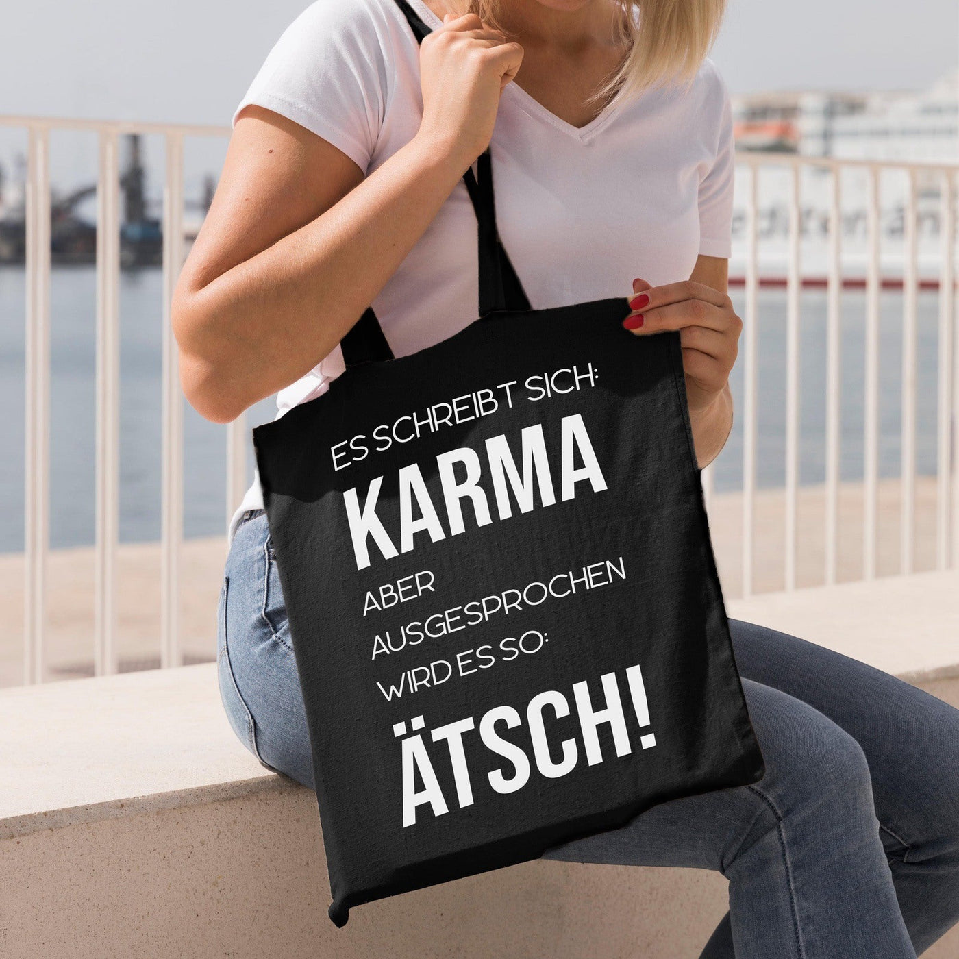 Bild: Baumwolltasche - Es schreibt sich Karma, aber ausgesprochen wird es so: Ätsch! Geschenkidee