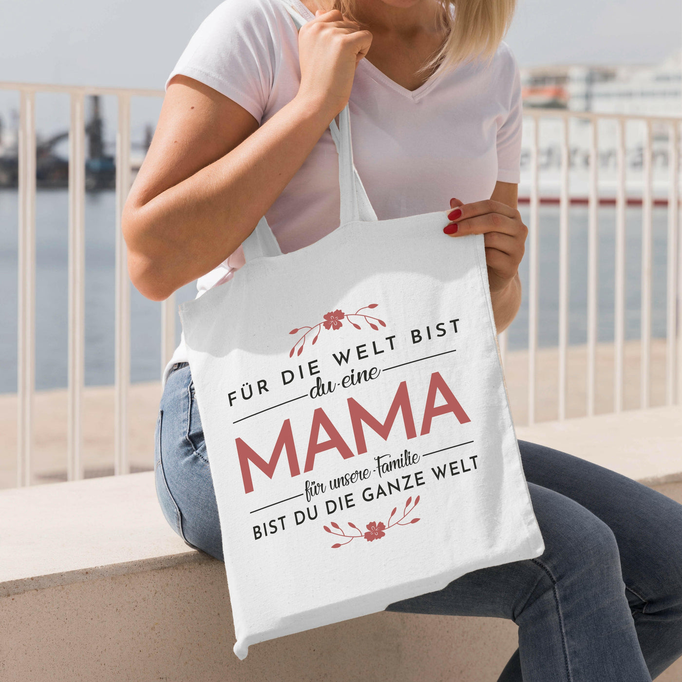 Bild: Baumwolltasche - Für die Welt bist du eine Mama - für unsere Familie bist du die ganze Welt. Geschenkidee