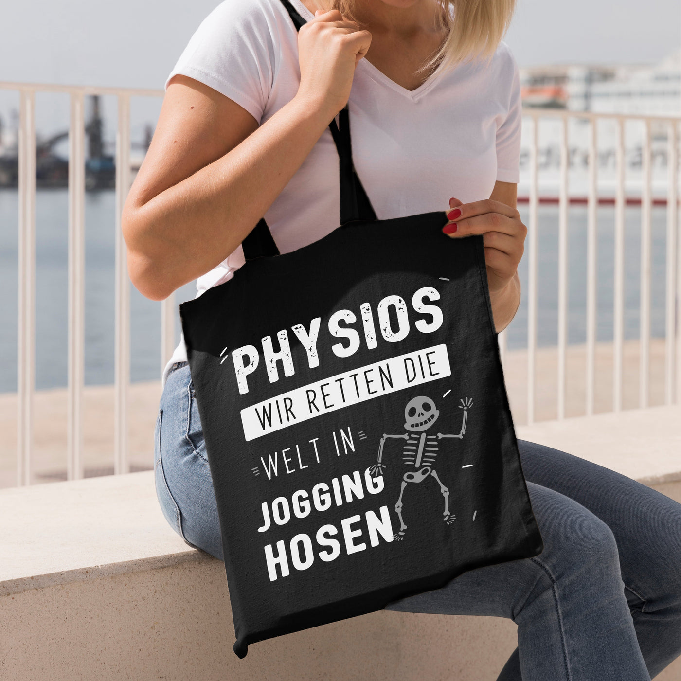 Bild: Baumwolltasche - Physios Wir retten die Welt in Jogginghosen Geschenkidee