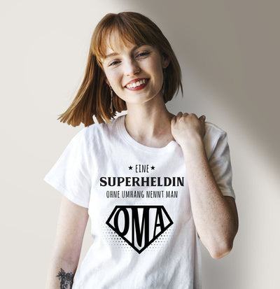 Bild: T-Shirt Damen - Eine Superheldin ohne Umhang nennt man Oma Geschenkidee