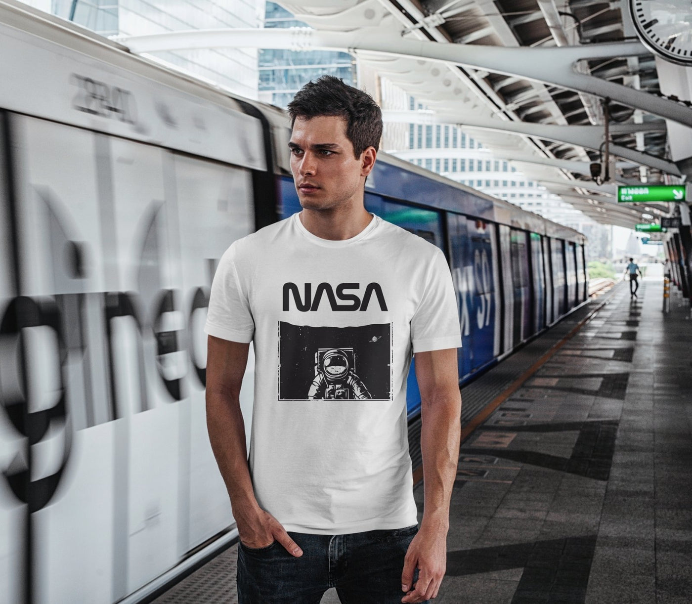 Bild: T-Shirt Herren - NASA Astronaut (Black&White) Geschenkidee