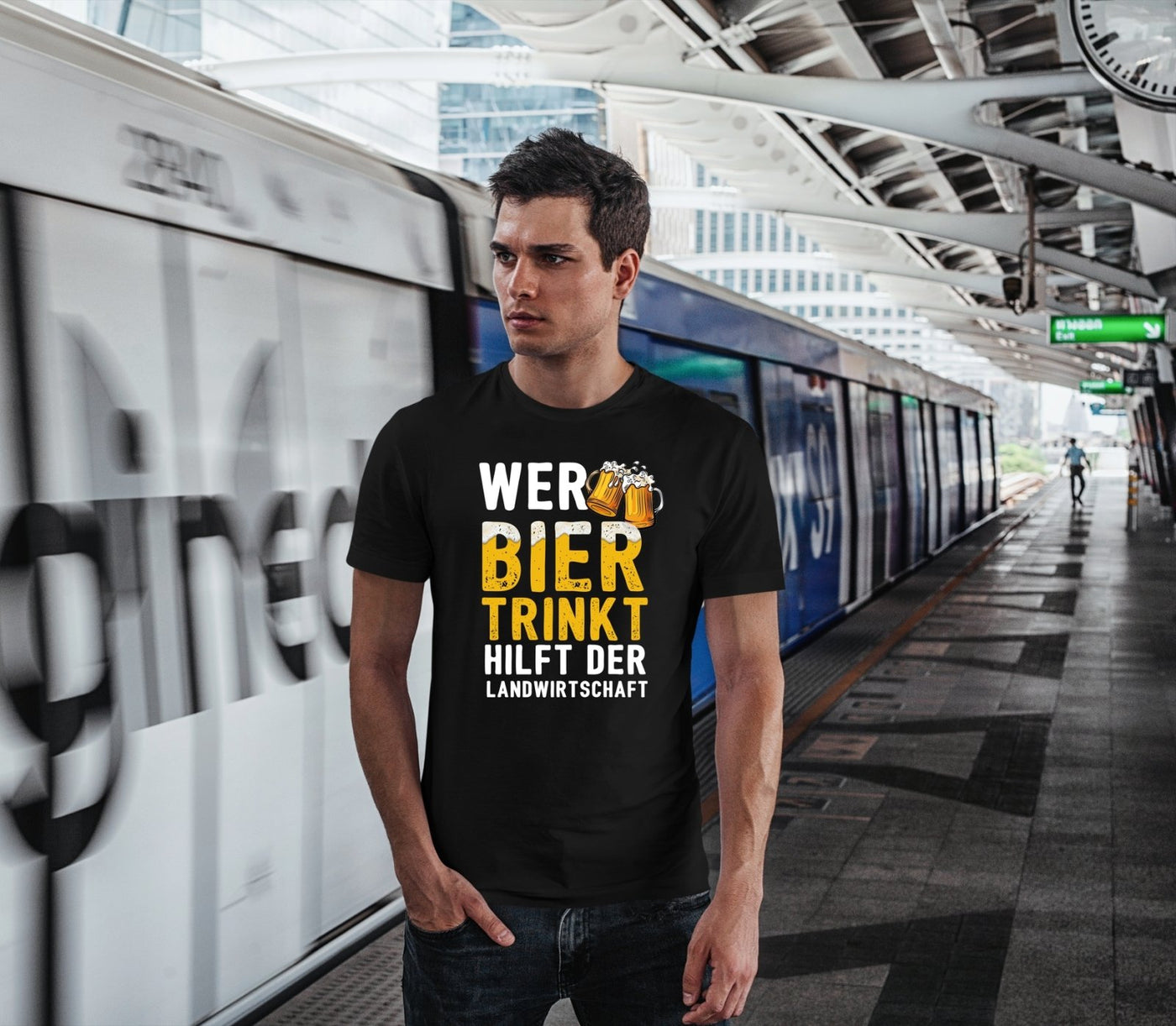 Bild: T-Shirt Herren - Wer Bier trinkt hilft der Landwirtschaft - V2 Geschenkidee