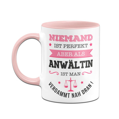 Bild: Tasse - Niemand ist perfekt aber als Anwältin ist man verdammt nah dran! Geschenkidee