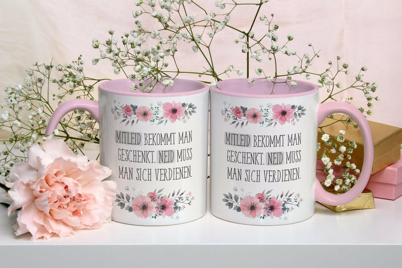 Bild: Tasse - Mitleid bekommt man geschenkt. Neid muss man sich verdienen. Geschenkidee